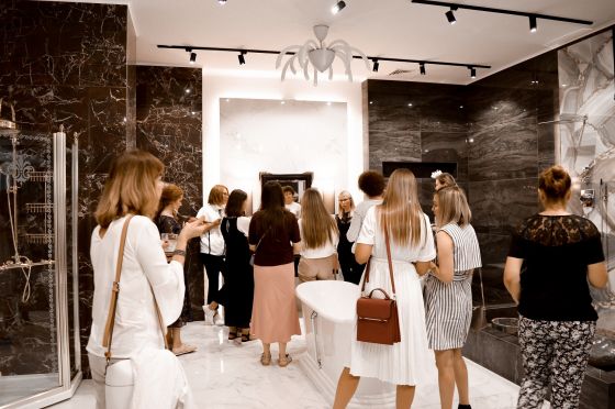 Jörger Präsentation der Jörger Produkte im Studio von ArtCentre in Kasan.