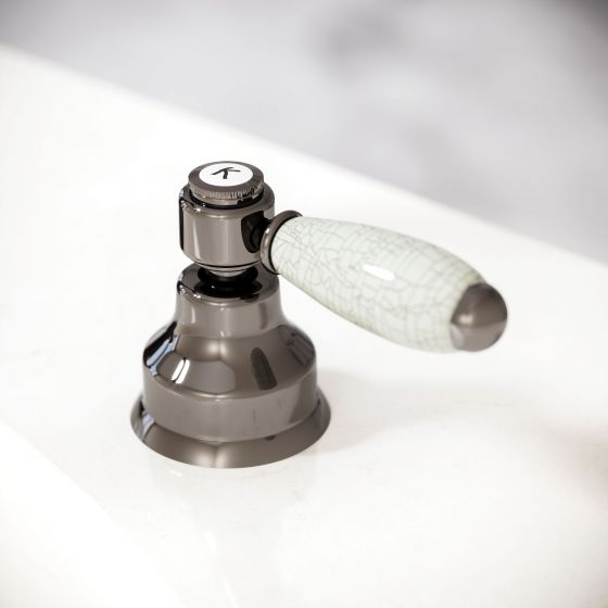 Jörger Delphi Waschtischarmatur in Nerz mit Hebelgriffen aus weißem Porzellan mit Krakelee