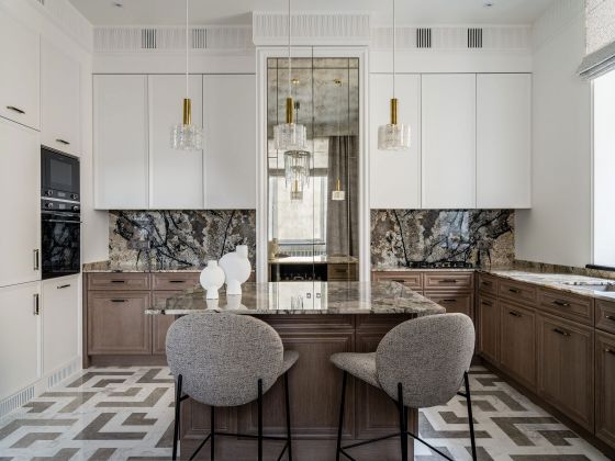 Дизайнер Елена Маркина, кухня с островом, квартира в Москве, дизайнерский интерьер, натуральный мрамор