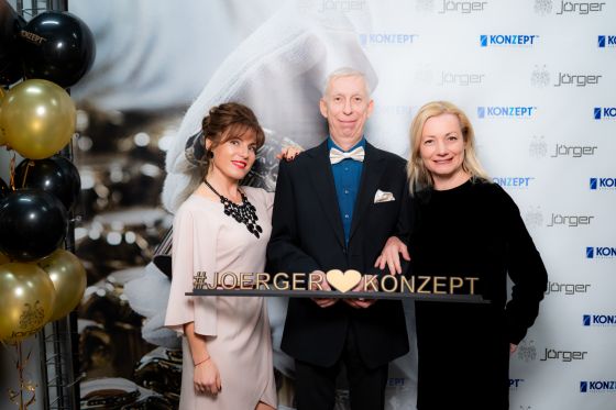 Anna Mitsykh und Ekaterina Podomareva (Architektin) mit Andrej Komarov ( Konzept ) 