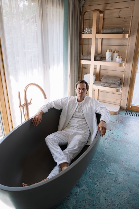 Jörger Design, дизайнер Павел Иванов, Charleston Royal, смеситель однорычажный, дизайнерский, напольный, матовое розовое золото, овальная ванна, oasis, амазонит, дизайн ванной, эко-шик