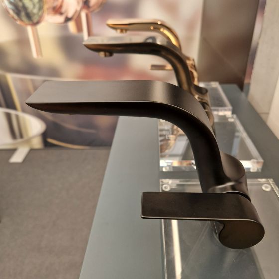 Jörger Design, Oliver Jörger, Korsing, Kooperation, Bildergalerie, Impressionen, Messeauftritt, Hausmesse, Köln, Jubiläumsmesse, Waschtisch, Armaturen, Bad, Gäste-Bad, Ein-Hebel-Mischer, Exal, Schwarz matt, Nerz matt, Roségold