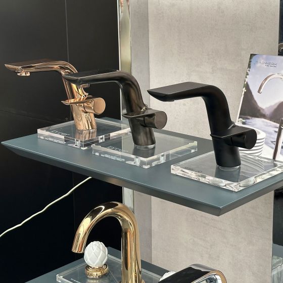 Jörger Design, Oliver Jörger, Korsing, Kooperation, Bildergalerie, Impressionen, Messeauftritt, Hausmesse, Köln, Jubiläumsmesse, Waschtisch, Armaturen, Bad, Gäste-Bad, Ein-Hebel-Mischer, Exal, Schwarz matt, Nerz matt, Roségold