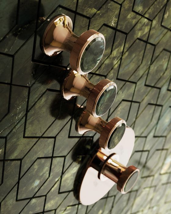 Jörger Design, Bad, Ästhetik, Luxus, Armaturen, Valencia, Roségold, Labradorit, Schmuckedition, Naturstein, einzigartig, elegant, charmant, luxuriös, Dusche, Unterputz-Ventil-Module, Wand-Fliesen, Marble Dream, Atlas Concorde