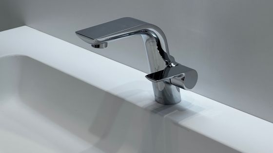 JÖRGER Design, bathroom aesthetics, luxury bathroom faucets, fixtures, fittings, KBIS 2023, Oliver Jörger, on display, exhibited, Exal, chrome, single lever, washbasin, mixer, modern, elegant