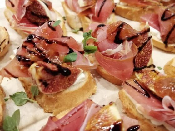 Jörger Дружеский ужин с архитекторами и дизайнерами брускетта с инжиром и хамоном