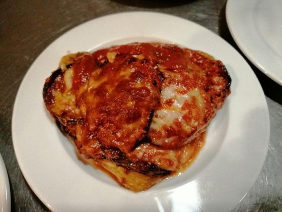 Jörger Дружеский ужин с архитекторами и дизайнерами баклажаны с пармезаном