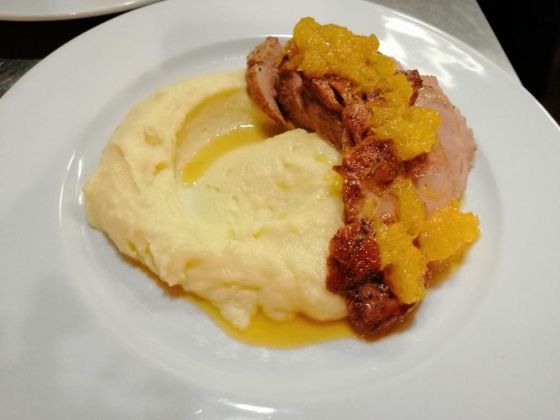 Jörger Дружеский ужин с архитекторами и дизайнерами утиная грудка Магре